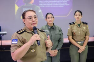 Policiais militares participam da ação Outubro Rosa da PMPE