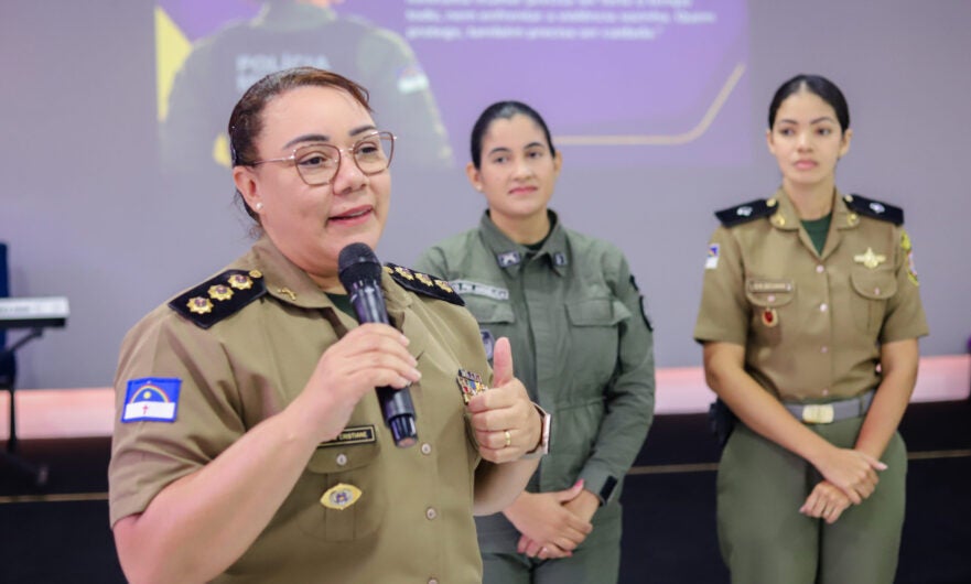Policiais militares participam da ação Outubro Rosa da PMPE
