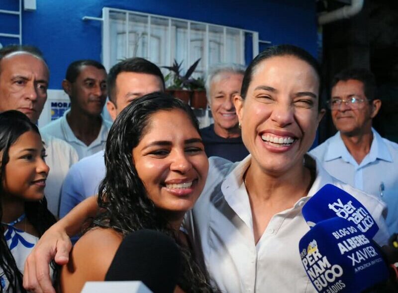 Raquel Lyra entrega 41 casas reformadas no Recife; programa prevê melhorias em mais imóveis