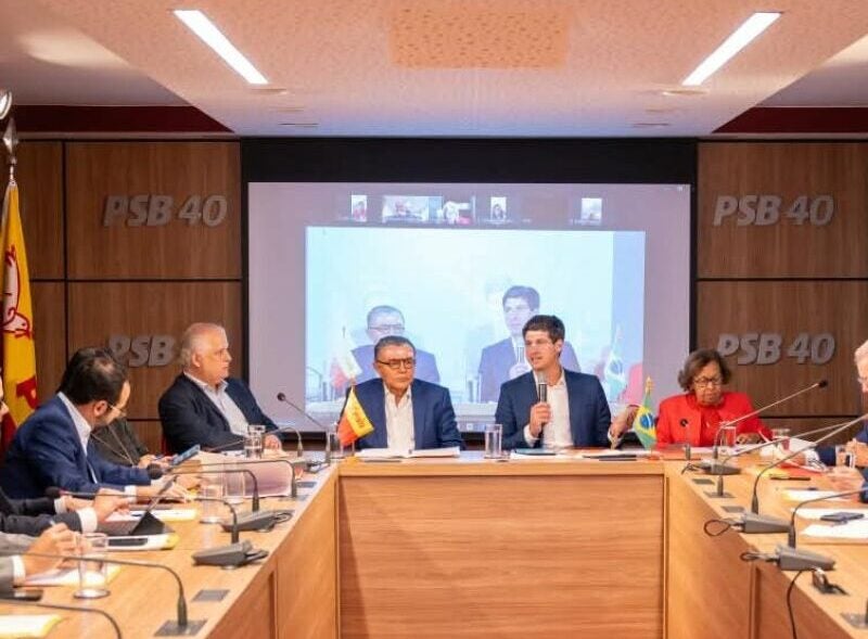 PSB de João Campos abre negociações para federação ou incorporação de outros partidos